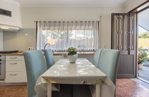 Oliveira De Azemeis Maison | Maison de vacances 'Estúdio Entre Porto E Aveiro' avec vue sur la montagne, terrasse et Wi-Fi