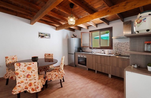 Alajero Maison | Holiday Home 'Fagundo 84' with Mountain View, Private Terrace and Wi-Fi