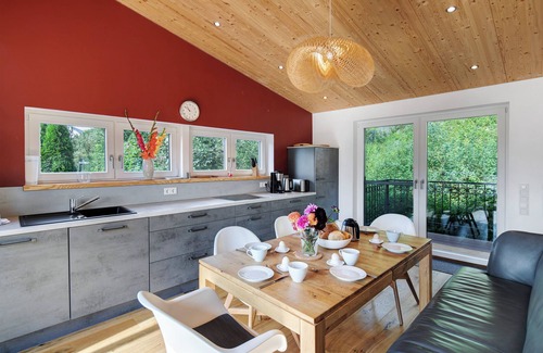 Liebenau Appartement | Maison de vacances "Ferienhaus Das Große Paradies" avec sauna, jardin, bain à remous et Wi-Fi