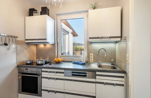Mustin Maison | Maison de vacances 'Ferienhaus Am See Mit Boot' avec terrasse privée, Wi-Fi et climatisation