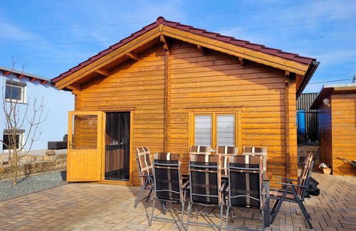 Stotternheim Maison | Holiday Home 'Ferienhaus Seeblick' with Lake View, Private Terrace and Air Conditioning