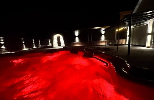 Neuborger Maison | Holiday Home 'Fewo Neubörger Wellness' with Private Pool, Wi-Fi and Air Conditioning