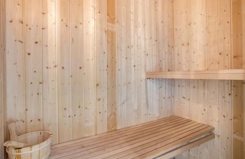 Bjert Maison | Holiday Home Fin - 150m from the sea by Interhome