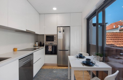 Aveiro Maison | Holiday Home 'Flor De Sá' with Balcony, Wi-Fi and Air Conditioning