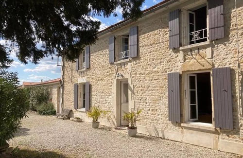 Chaille-les-Marais Maison | Maison de vacances 'L'hébergerie Sablotine' avec piscine privée, terrasse privée et Wi-Fi