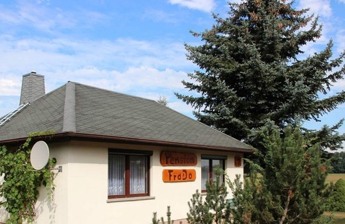 Dissen-Striesow Maison | Holiday home FraDo - holiday home, living room, bedroom, kitchen, shower/toilet and terrace