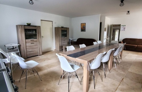 Laurac-en-Vivarais Maison | Holiday Home 'Mas Des Genêts' with Mountain View, Balcony and Wi-Fi