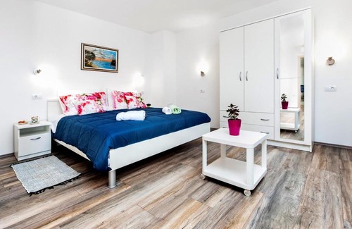 Debeljuhi Maison | Holiday Home Fradelani