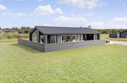 Bratten Strand Maison | Holiday Home Frithbjorn - 900m from the sea by Interhome