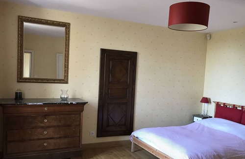 Montreuil-Juigne Autre | Holiday Home 'Gîte De Charme Bord De La Mayenne' with Shared Terrace and Wi-Fi