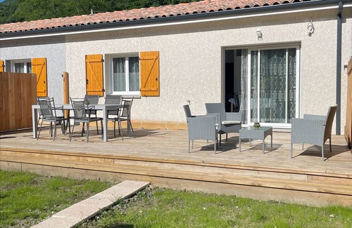 Chaum Maison | Holiday Home 'Gite Du Pic Du Gar' with Mountain View, Wi-Fi and Air Conditioning