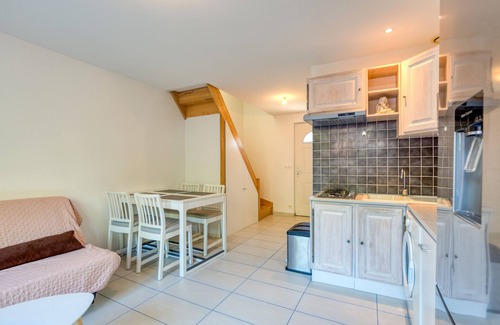 Le Bosc Maison | Holiday Home 'Gîte Duplex Cour Proche Lac Salagou' with Private Garden and Wi-Fi
