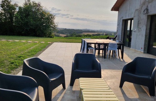 Maurens Maison | Maison de vacances 'Gite Les Hauts D'En Perrin' avec vue sur montagne, Wi-Fi et climatisation