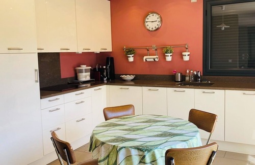 Longages Maison | Holiday Home 'Grande Villa' with Private Terrace, Private Garden and Wi-Fi