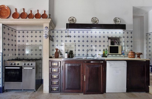 Alenquer Maison | Holiday Home 'Grande' with Mountain View, Shared Pool and Wi-Fi