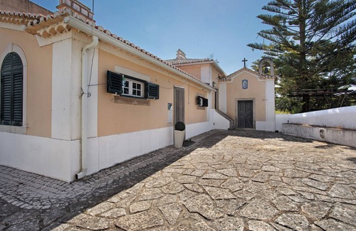 Alenquer Maison | Holiday Home 'Grande' with Mountain View, Shared Pool and Wi-Fi
