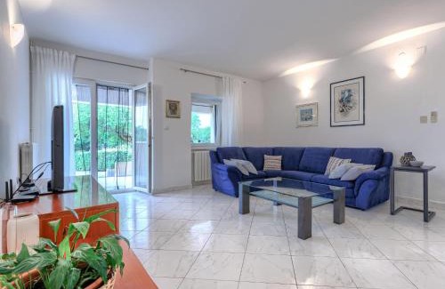 Topid Maison | Holiday Home Green by Interhome