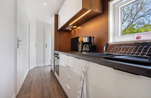 Hessenburg Maison | Holiday Home 'Haus Waldblick' with Private Terrace, Shared Garden and Wi-Fi
