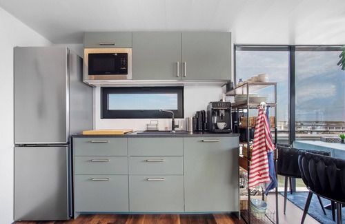 Knieper Nord Maison | Maison de vacances 'Hausboot Seeadler Stralsund' avec vue sur la mer