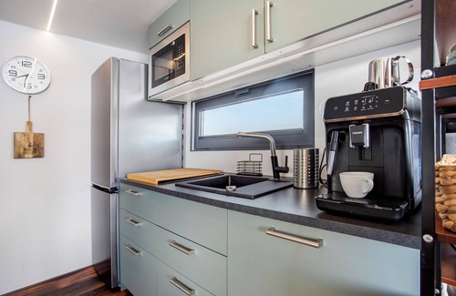 Knieper Nord Maison | Maison de vacances 'Hausboot Seeadler Stralsund' avec vue sur la mer