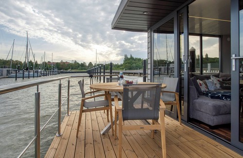 Knieper Nord Maison | Maison de vacances 'Hausboot Seeadler Stralsund' avec vue sur la mer