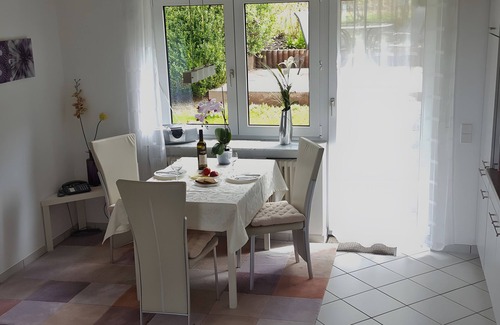 Lipburg Maison | Holiday Home 'Häusle' with Mountain View, Private Terrace and Wi-Fi