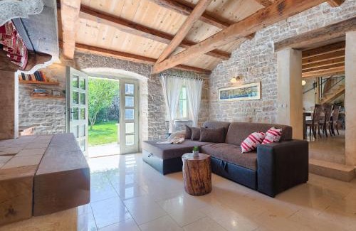 Zminj Maison | Holiday Home Hrelja by Interhome