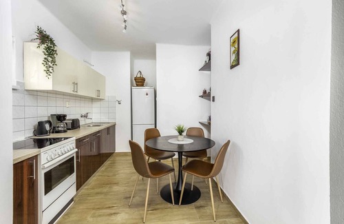 Balatonmariafurdo Maison | Maison de vacances avec pavillon de jardin et WiFi