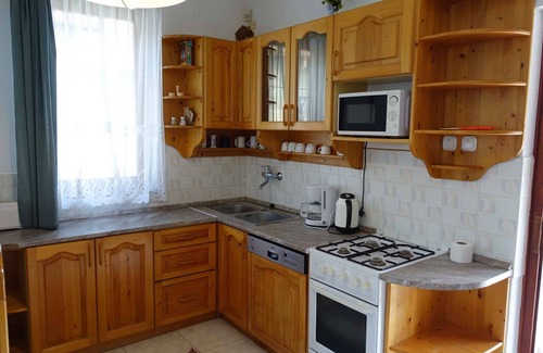 Balatonmariafurdo Maison | Maison de vacances avec piscine chauffée et à proximité de la plage