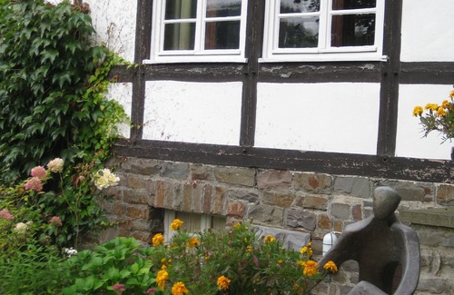 Finnentrop Maison | Holiday Home 'Hueseken' with Shared Garden and Wi-Fi