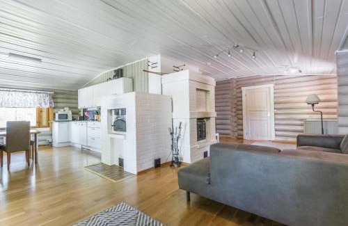 Pielavesi Maison | Holiday Home Huvikumpu by Interhome