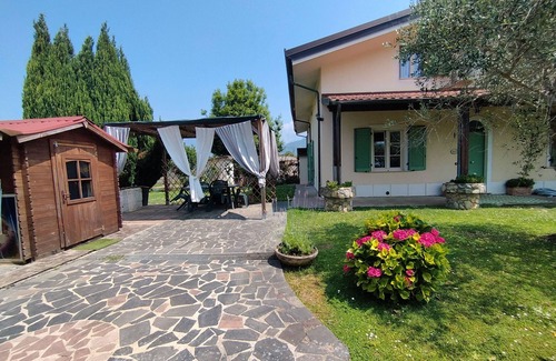 Massa Maison | Holiday Home 'Il Verziere Delle Rose' with Private Garden, Wi-Fi and Air Conditioning