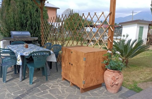 Massa Maison | Holiday Home 'Il Verziere Delle Rose' with Private Garden, Wi-Fi and Air Conditioning