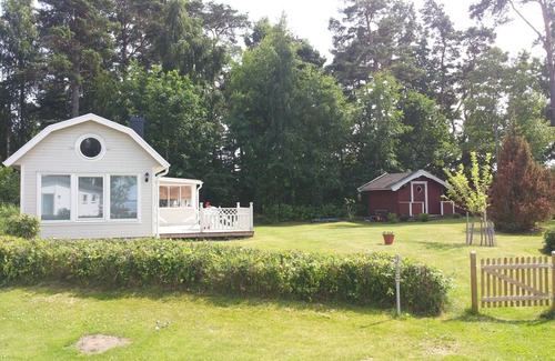 Kallby Maison | Holiday home in a dream location 30 meters from Lake Vänern
