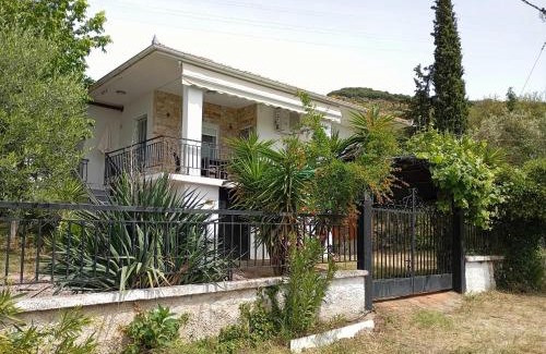 Asprovalta Maison | Holiday Home in Asprovalta near Sea Beach