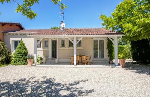 Barry-d'Islemade Maison | Holiday Home in Barry-d'Islemade with Pool
