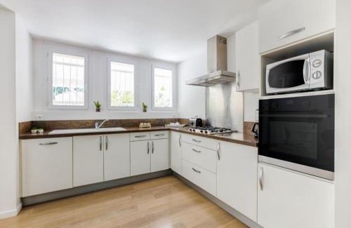 Barry-d'Islemade Maison | Holiday Home in Barry-d'Islemade with Pool