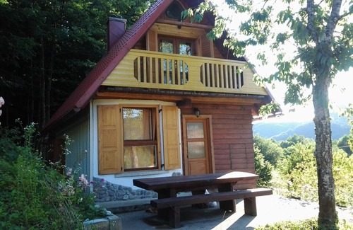 Brod na Kupi Maison | Holiday Home in Brod na Kupi by River Kupa