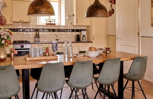 Schafelt Maison | Holiday Home in Baarlo with Hot Tub