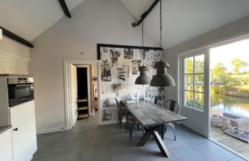 Cothen Chalet De Ski | Holiday Home in Cothen by the Waterfront