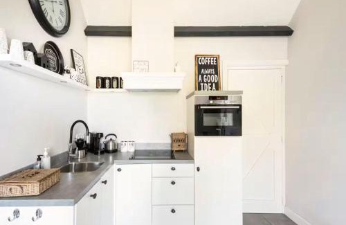 Cothen Chalet De Ski | Holiday Home in Cothen by the Waterfront