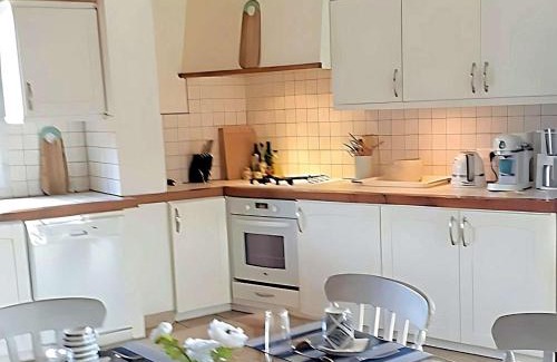 Caniac-du-Causse Maison | Holiday Home in Dordogne with Pool & Bubble Bath