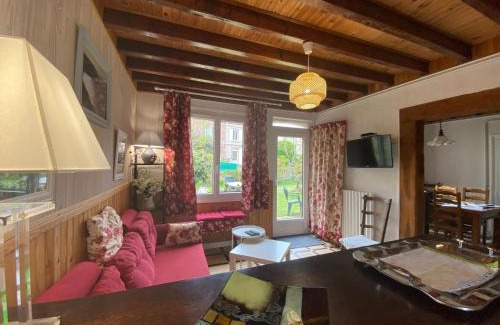 Etretat Maison | Holiday Home in Etretat near Beach & Cliffs