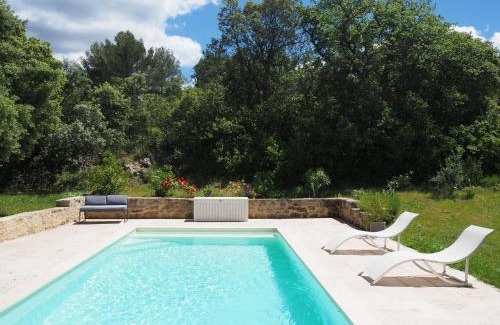 Villes-sur-Auzon Maison | Holiday Home in Villes-sur-Auzon with Pool