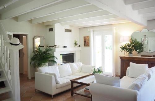 Villes-sur-Auzon Maison | Holiday Home in Villes-sur-Auzon with Pool