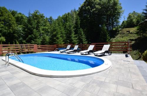 Brod Moravice Maison | Holiday Home in Gorski Kotar with Pool
