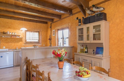 Brod Moravice Maison | Holiday Home in Gorski Kotar with Pool