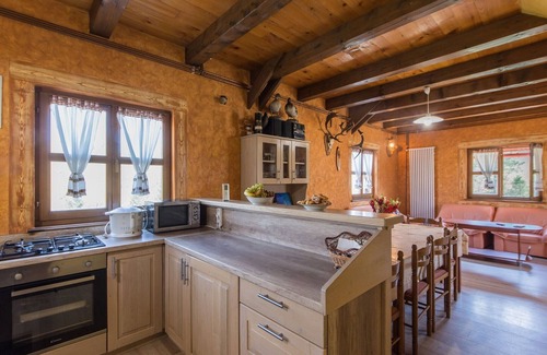 Brod Moravice Maison | Holiday Home in Gorski Kotar with Pool