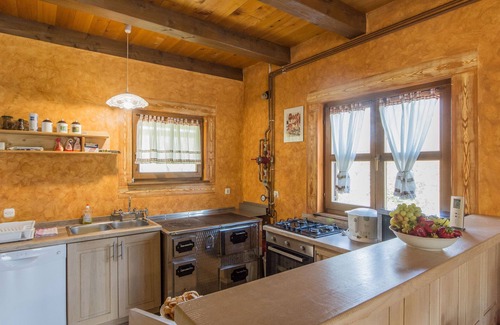 Brod Moravice Maison | Holiday Home in Gorski Kotar with Pool