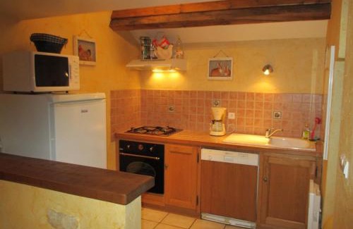 Isenay Maison | Holiday Home in Isenay near Lake and Forest